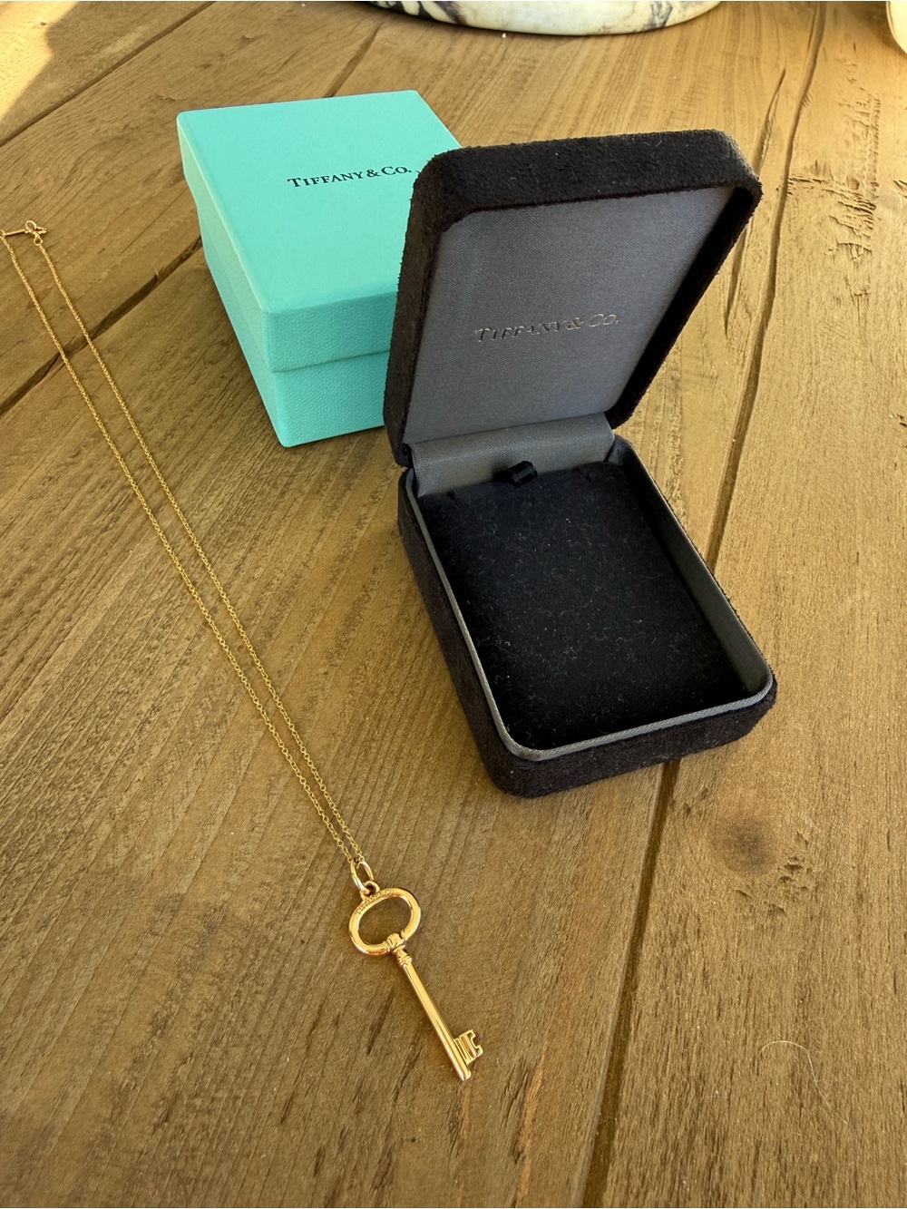 Tiffany & co beautiful 18k gold necklace plus key pendant. Authentic! Beautiful